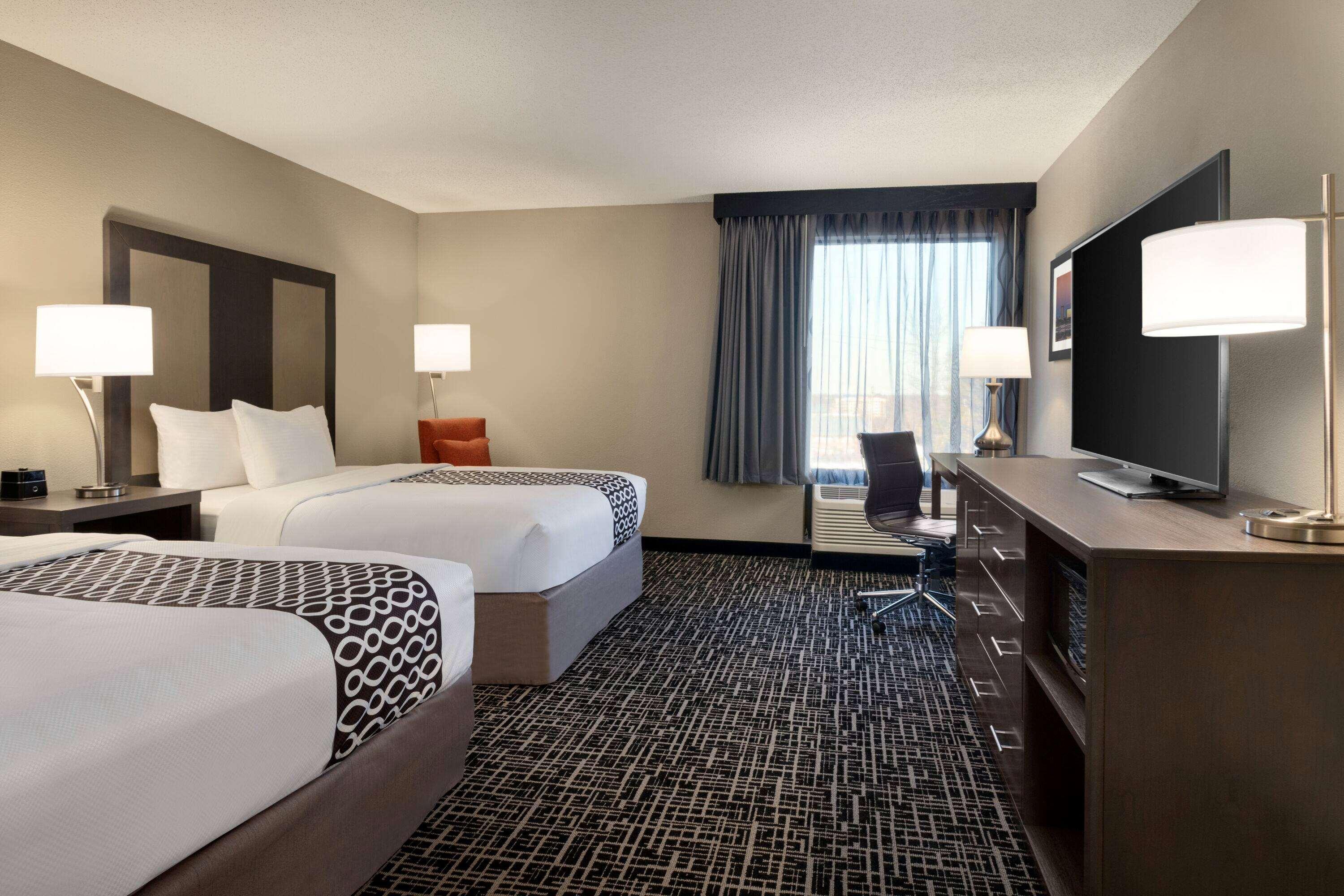 La Quinta Inn & Suites By Wyndham St Louis Route 66 Windsor Springs Bagian luar foto