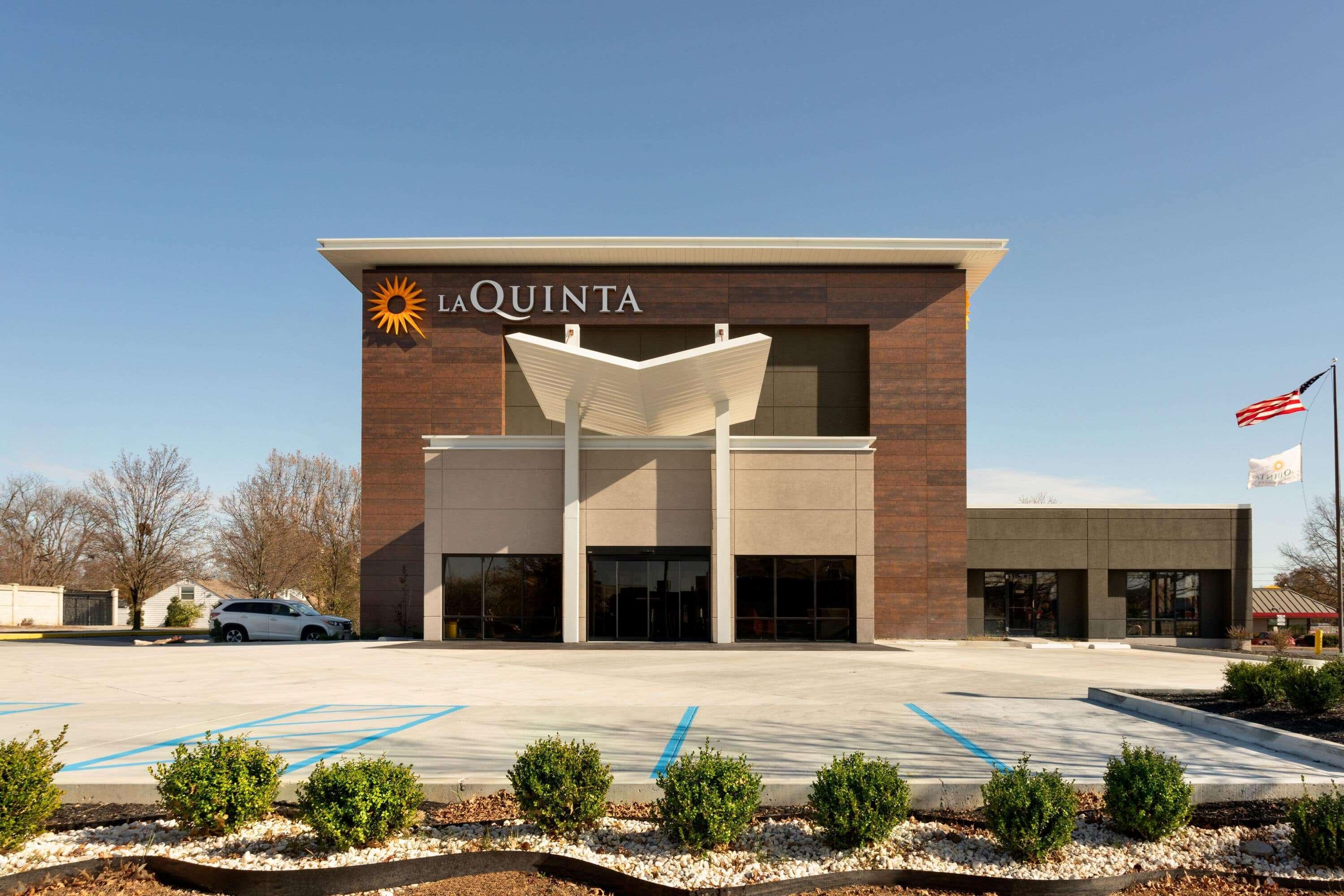 La Quinta Inn & Suites By Wyndham St Louis Route 66 Windsor Springs Bagian luar foto