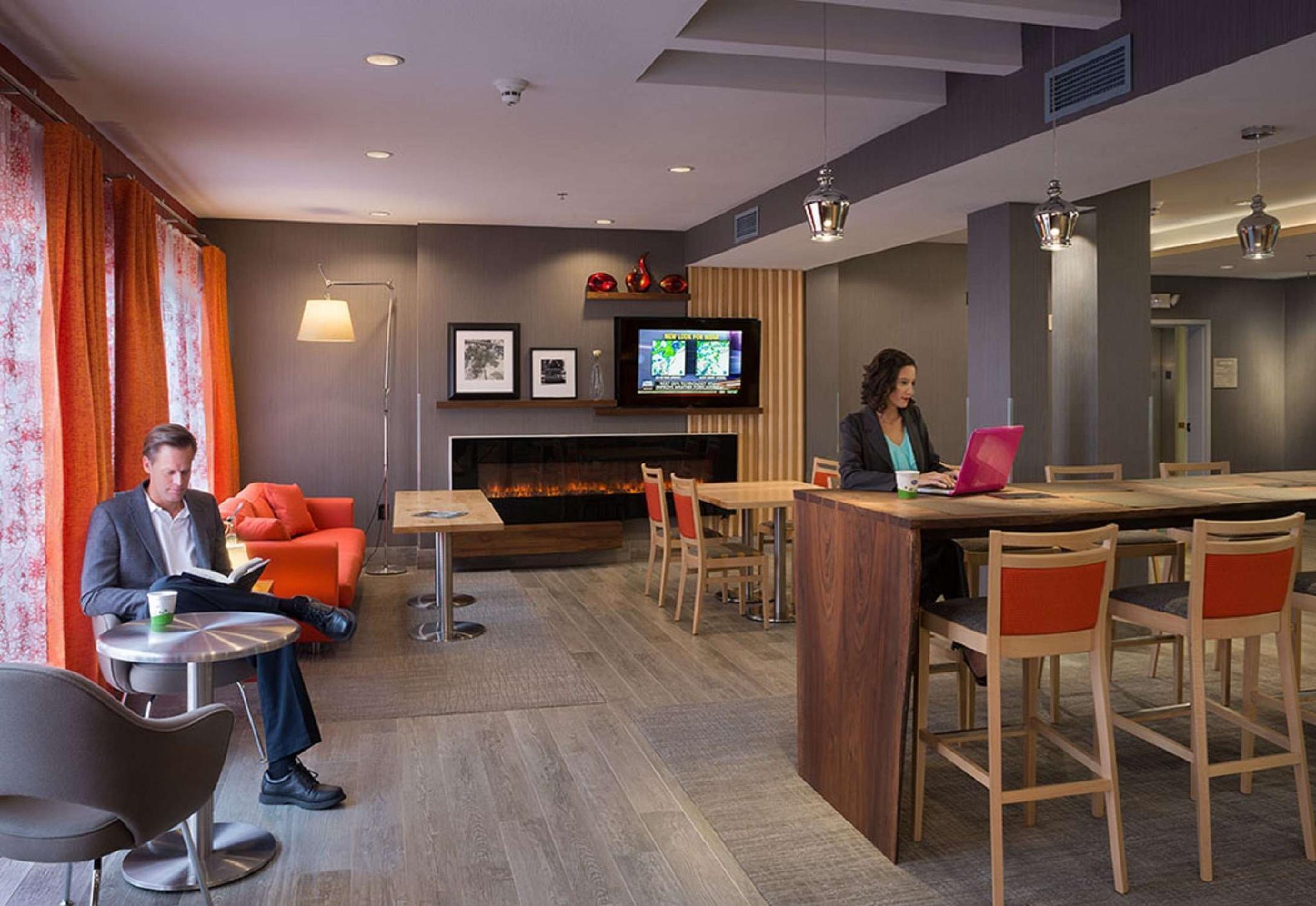 La Quinta Inn & Suites By Wyndham St Louis Route 66 Windsor Springs Bagian luar foto