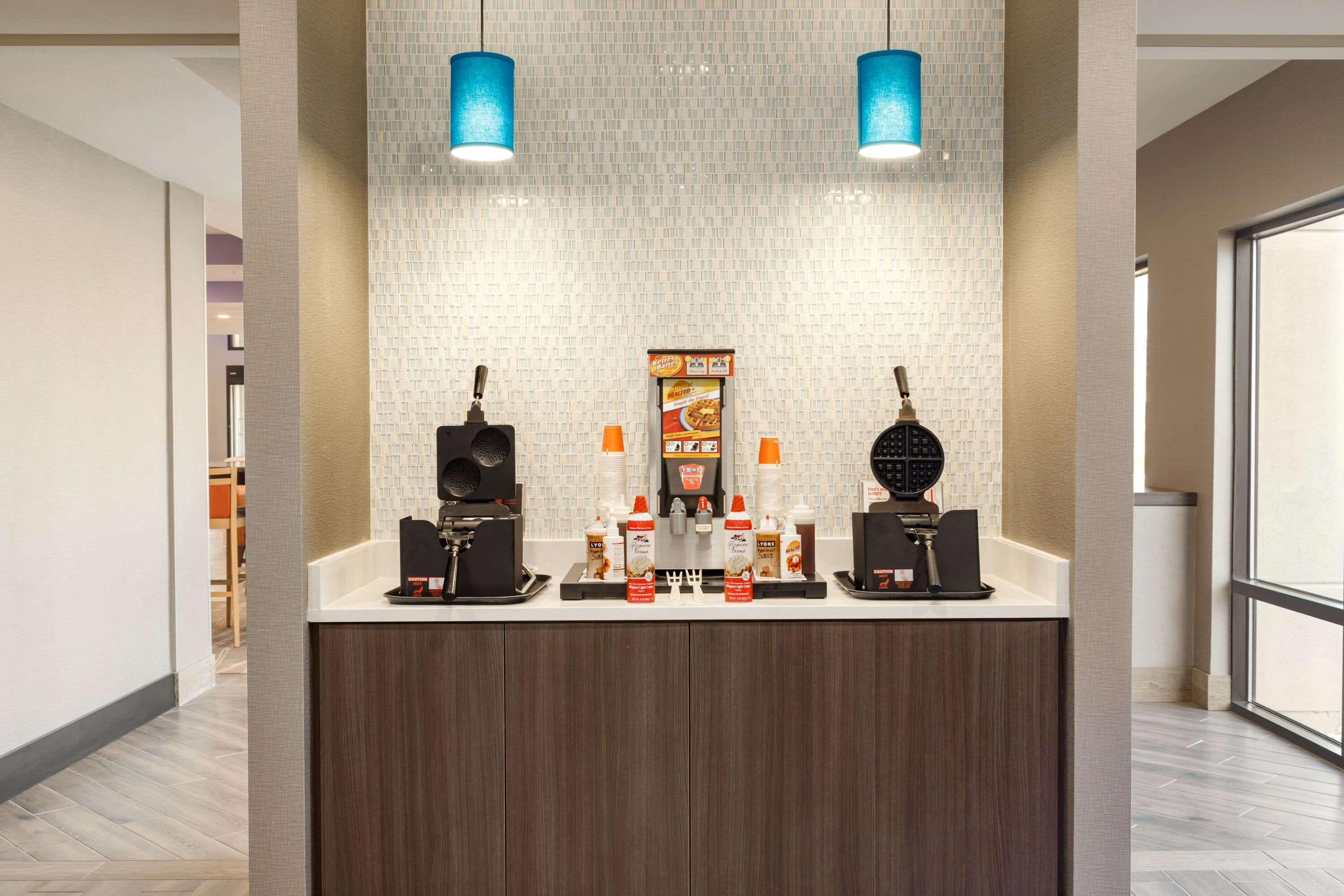 La Quinta Inn & Suites By Wyndham St Louis Route 66 Windsor Springs Bagian luar foto