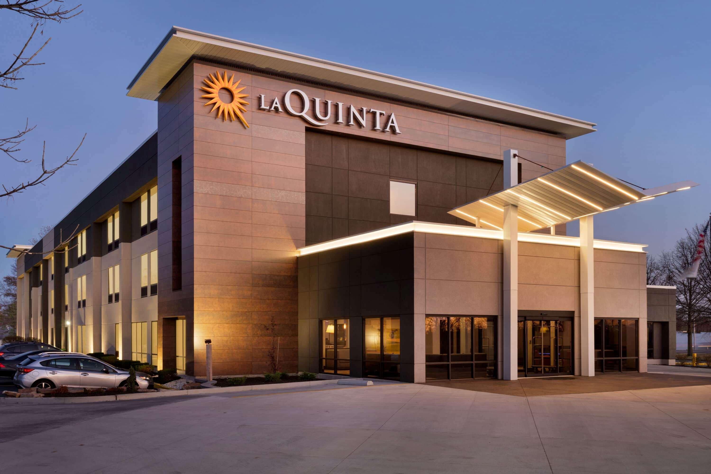 La Quinta Inn & Suites By Wyndham St Louis Route 66 Windsor Springs Bagian luar foto