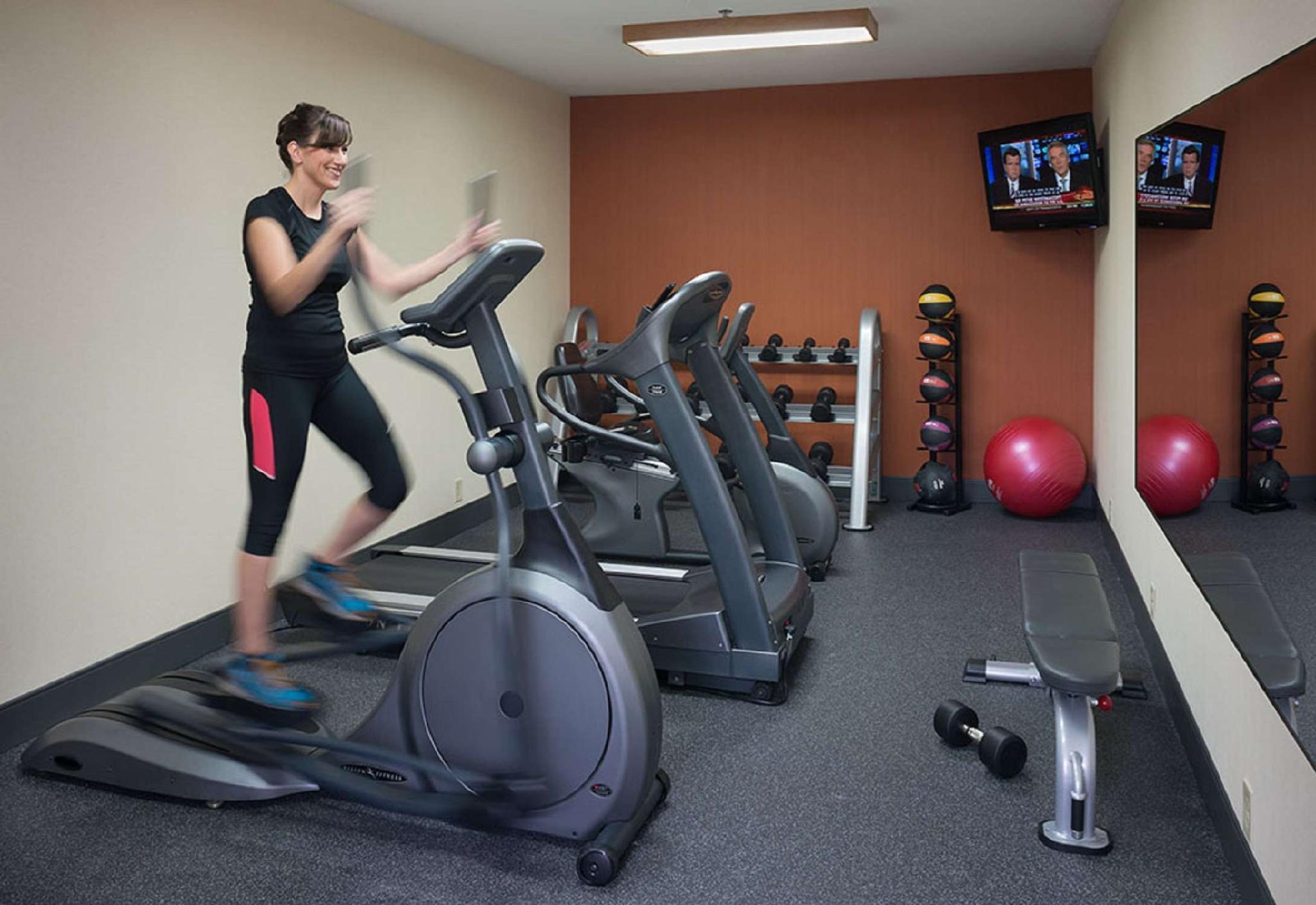 La Quinta Inn & Suites By Wyndham St Louis Route 66 Windsor Springs Bagian luar foto