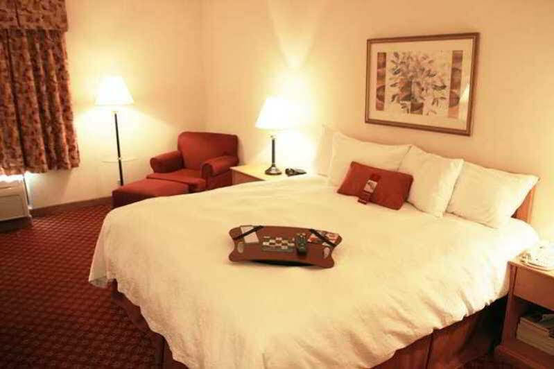 La Quinta Inn & Suites By Wyndham St Louis Route 66 Windsor Springs Bagian luar foto